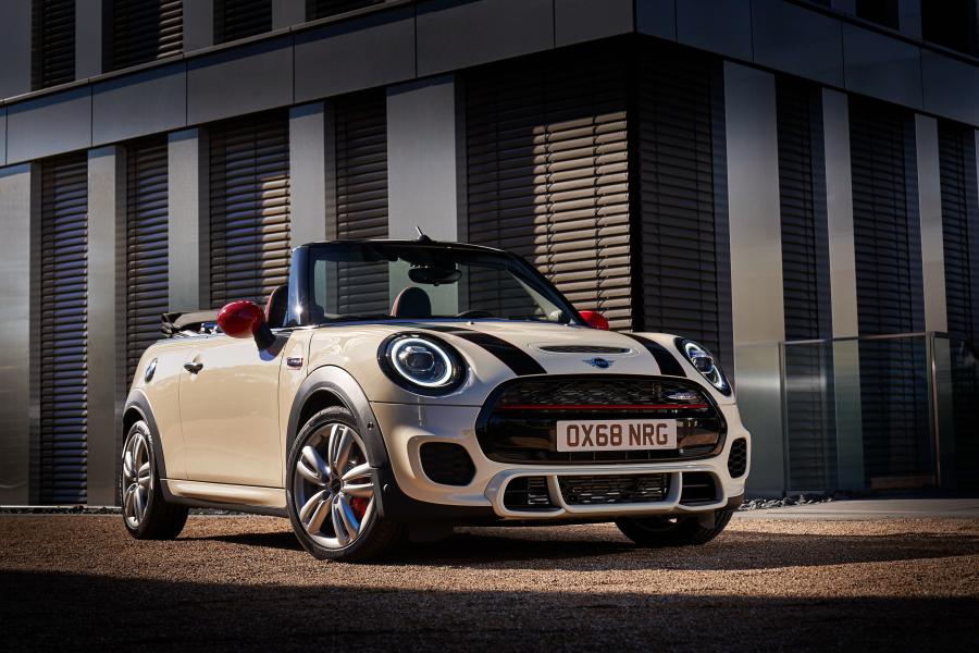  Mini John Cooper Works Cabrio (F57) 2018 года  (WW) (фото 25 из 36)